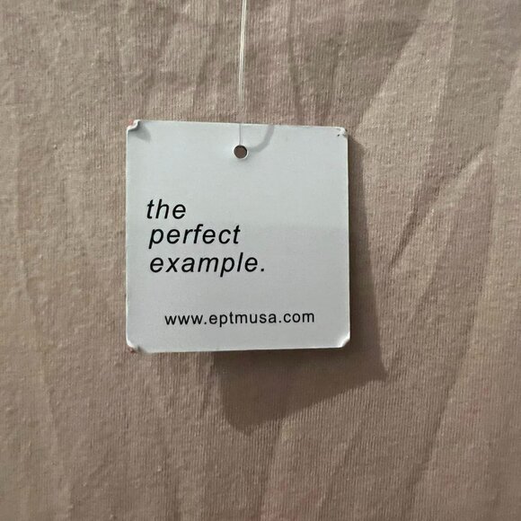 🐻Size L - EPTM - NWT Short Sleeve Knit Pullover w/Zipper Trim - Picture 4 of 7